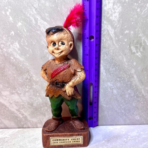1946-49 Vintage Peter Pan with red feather Community Chest award trophy figurine - Picture 10 of 12